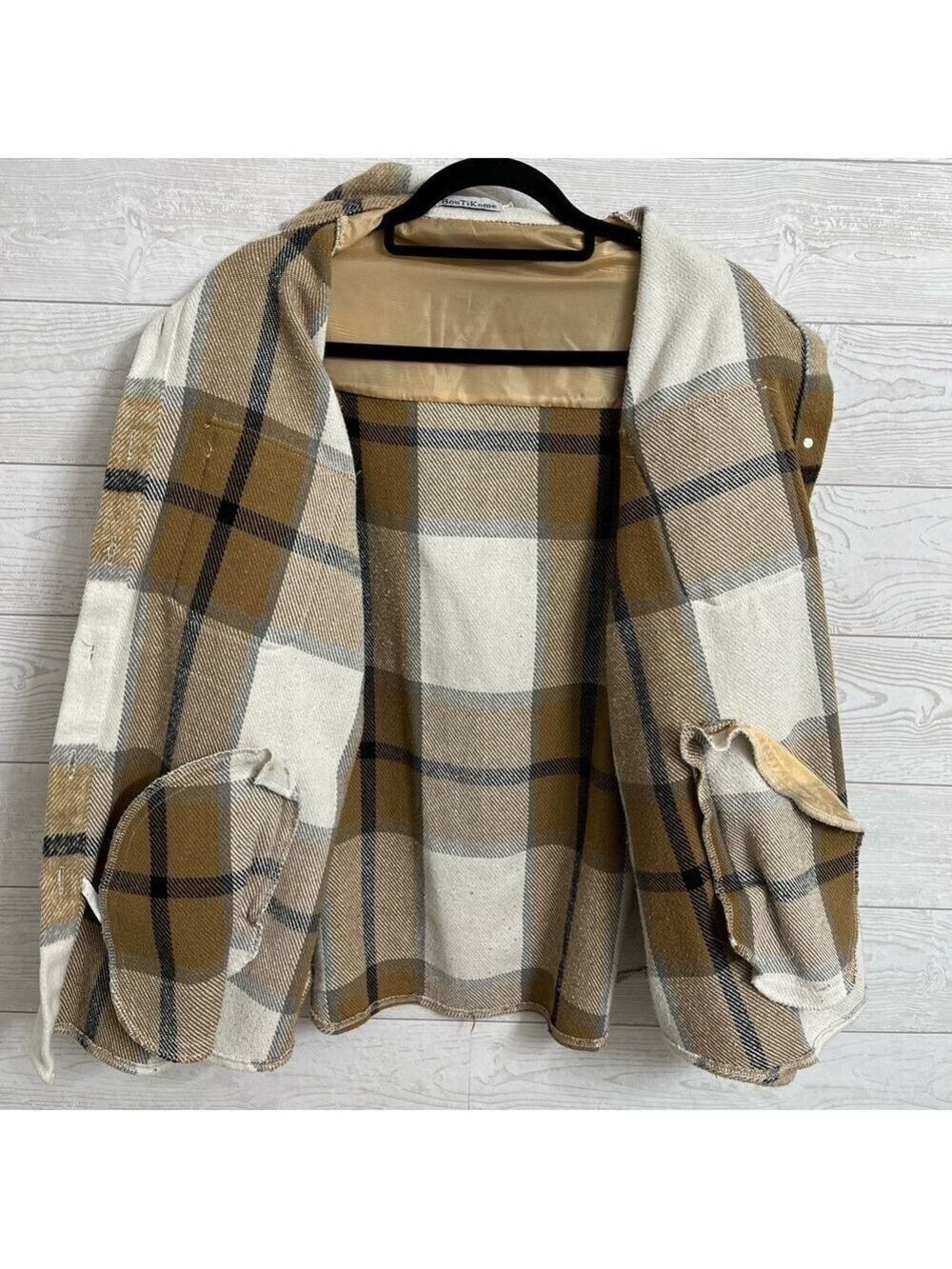 BouTiKome Women’s Tan Flannel Plaid Shirt Jacket. Size XL - Picture 7 of 8